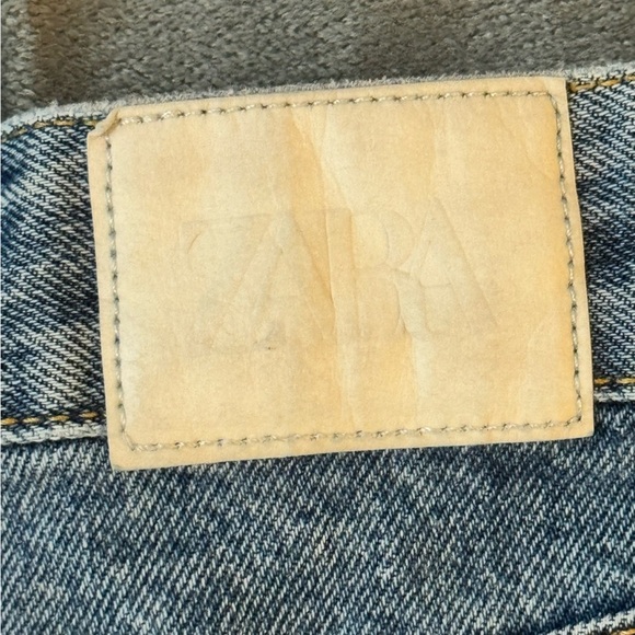 Zara Denim High-Waisted Shorts

#1205 - Picture 8 of 9